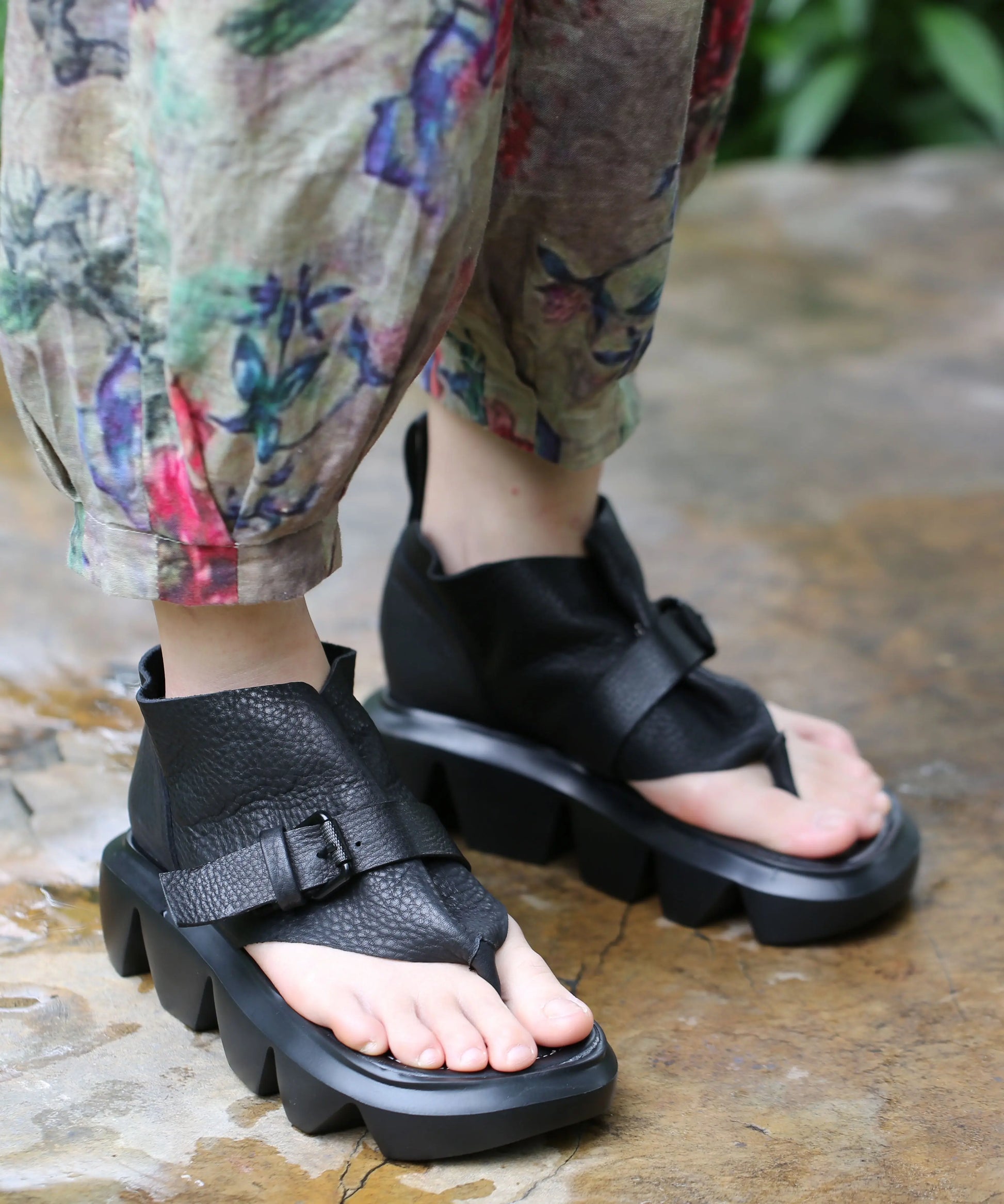 Boutique Black Buckle Strap Splicing Platform Thong Sandals Ada Fashion